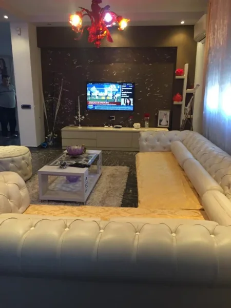 KOMUNA E PARISIT . APARTAMENT 2+1+2 ME QIRA  700 €  KOMUNA E PARISIT