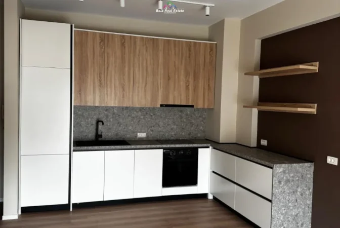 Tirane, jepet me qera zyre Kati 6, 65 m² 520 € (shkolla Nike Dardani)