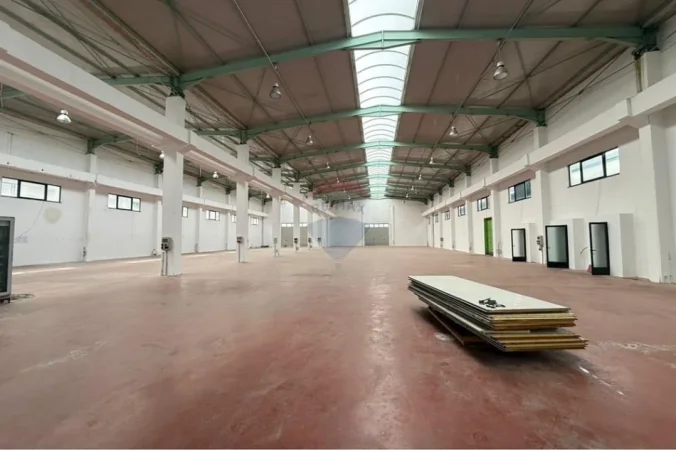 Tirane, jepet me qera , 5.000 m² 7.500 € (Vaqarr)