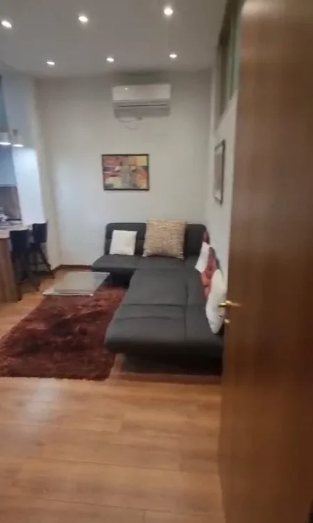 Tirane, jepet me qera apartament 1+1 Kati 1, 65 m² 600 € (9-Kateshet)