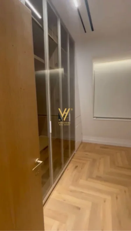 Tirane, jepet me qera apartament 2+1+Ballkon Kati 3, 120 m² 2.200 € (TEG, JOY RESIDENCE)