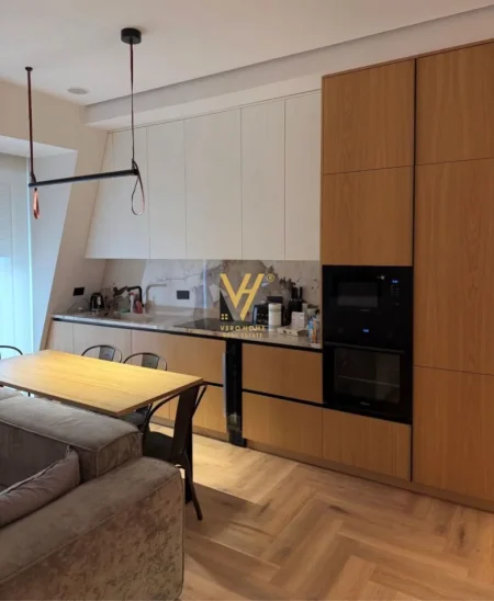 Tirane, jepet me qera apartament 2+1+Ballkon Kati 3, 120 m² 2.200 € (TEG, JOY RESIDENCE)