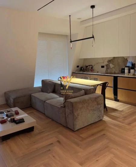 Tirane, jepet me qera apartament 2+1+Ballkon Kati 3, 120 m² 2.200 € (TEG, JOY RESIDENCE)