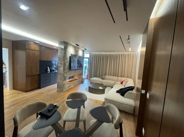 Tirane, jepet me qera apartament duplex Kati 8, 126 m² 1.800 € 