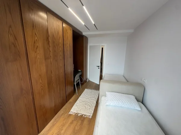 Tirane, jepet me qera apartament duplex Kati 8, 126 m² 1.800 € 