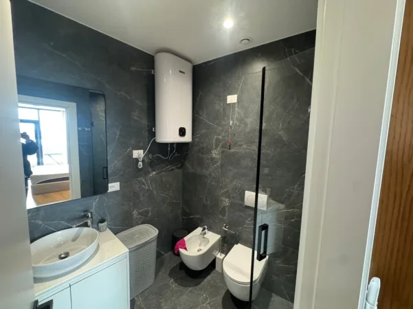 Tirane, jepet me qera apartament duplex Kati 8, 126 m² 1.800 € 