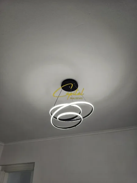 Tirane, jepet me qera apartament 3+1 Kati 5, 74 m² 700 € (QENDER)