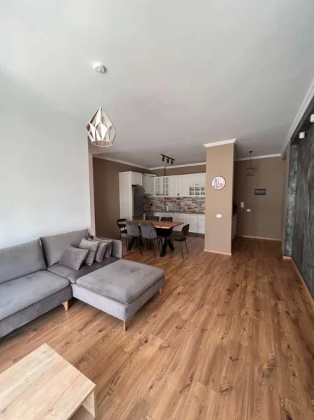 Tirane, jepet me qera 2+1 , 108 m² 800 € 