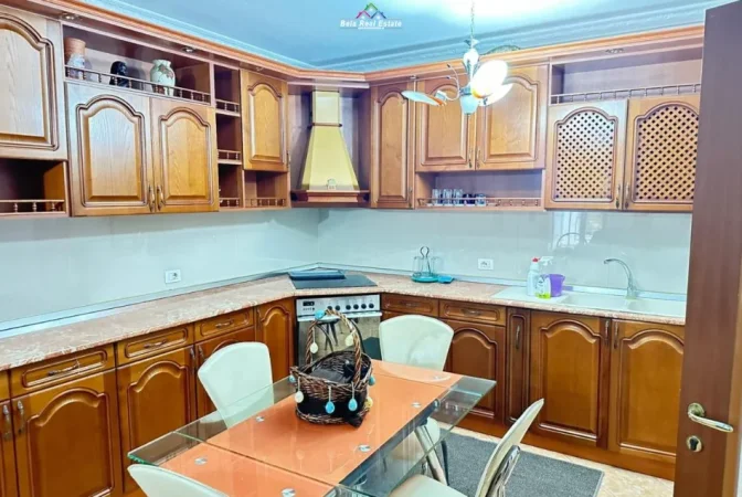 Tirane, jepet me qera apartament 2+1 Kati 3, 114 m² 680 € (Rruga Asim Vokshi)