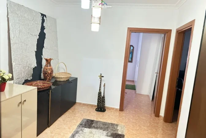 Tirane, jepet me qera apartament 2+1 Kati 3, 114 m² 680 € (Rruga Asim Vokshi)