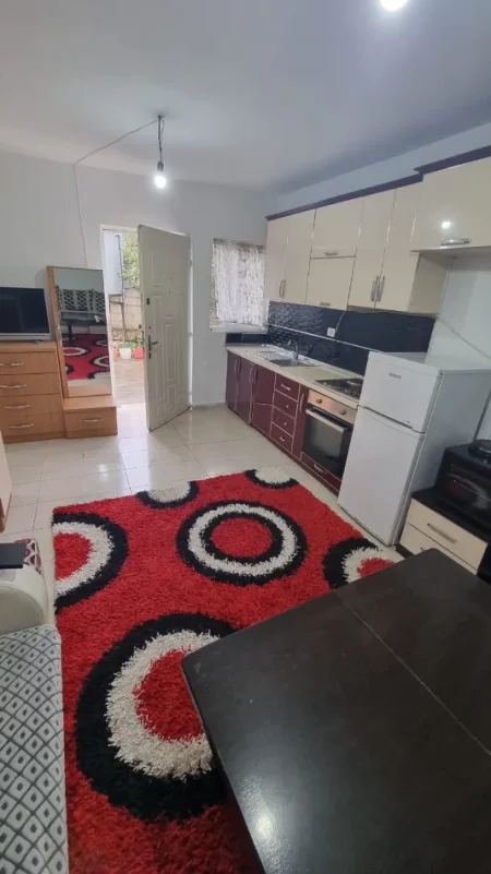 Jepet me qira apartament 1+1, 350 €uro , 21 Dhjetor