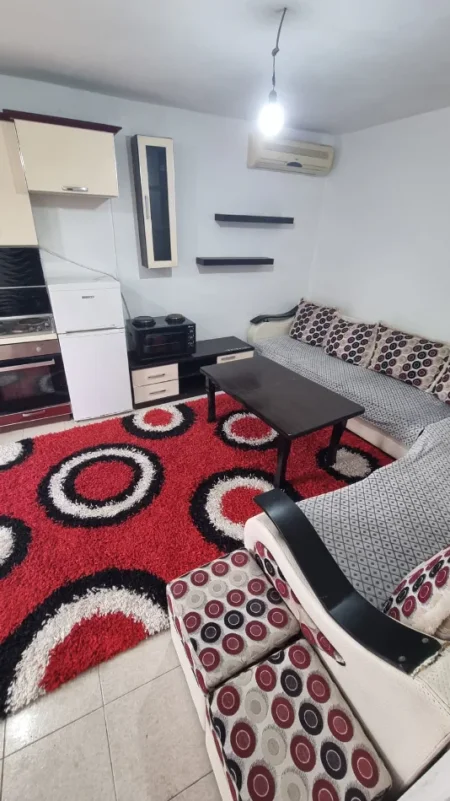 Jepet me qira apartament 1+1, 350 €uro , 21 Dhjetor
