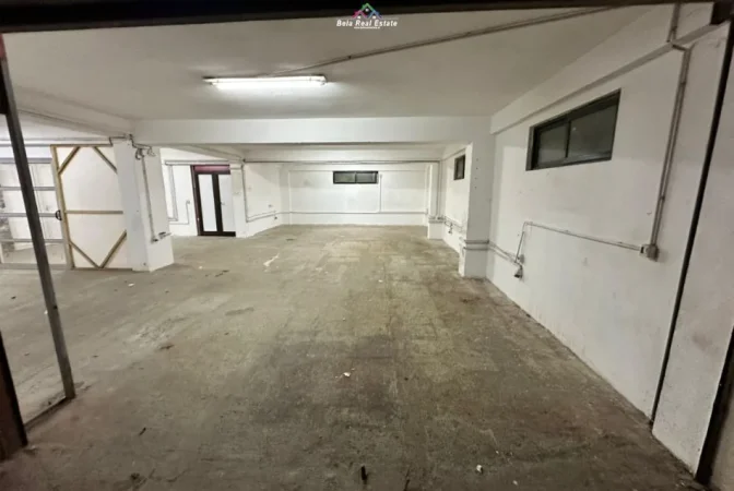 Tirane, jepet me qera dyqan Kati 0, 240 m² 1.050 € (prane Bujtines se Gjelit,)