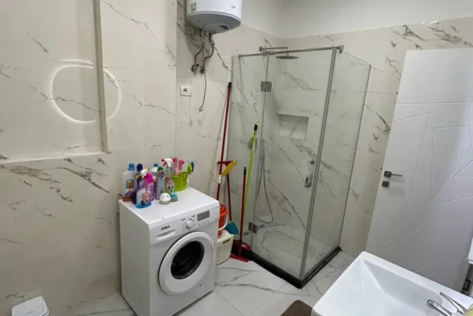 Tirane, jepet me qera apartament 1+1 Kati 2, 90 m² 600 € (Liqeni i thate)