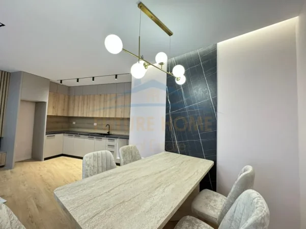 Tirane, shitet apartament 2+1+Ballkon Kati 5, 121 m² 179.000 € (Astir)