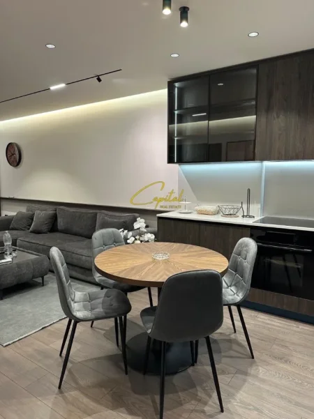 Tirane, jepet me qera apartament 1+1 Kati 3, 70 m² 1.000 € (ISH EKSPOZITA)