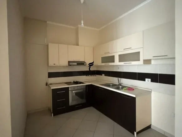 Tirane, shitet apartament 1+1+Ballkon Kati 2, 72 m² 216.000 € (KOMUNA E PARISIT)