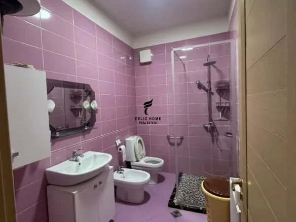 Tirane, shitet apartament 1+1+Ballkon Kati 2, 72 m² 216.000 € (KOMUNA E PARISIT)