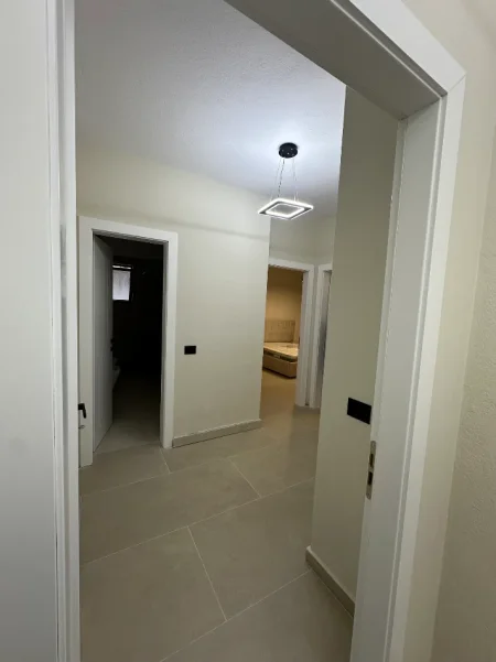 Tirane, jap me qera apartament 2+1+Ballkon Kati 2, 100 m² 750 € (Rruga Rapo Hekali)