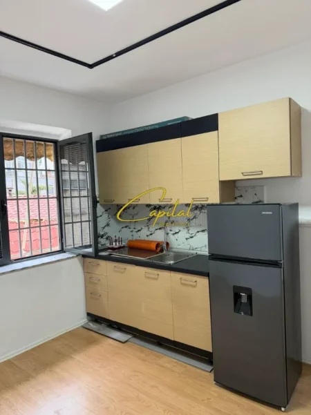 Tirane, jepet me qera zyre Kati 2, 60 m² 650 € (RRUGA E DURRESIT)