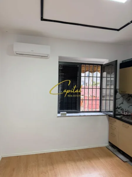 Tirane, jepet me qera zyre Kati 2, 60 m² 650 € (RRUGA E DURRESIT)