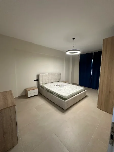 Tirane, jap me qera apartament 2+1+Ballkon Kati 2, 100 m² 750 € (Rruga Rapo Hekali)