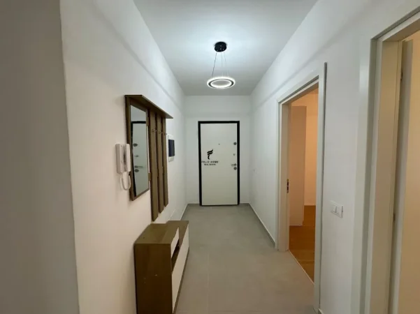 Tirane, jepet me qera apartament 2+1 Kati 4, 96 m² 500 € (UNIVERS CITY)