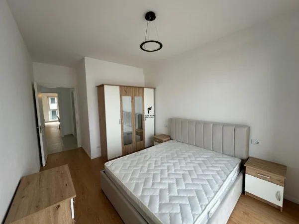 Tirane, jepet me qera apartament 2+1 Kati 4, 96 m² 500 € (UNIVERS CITY)