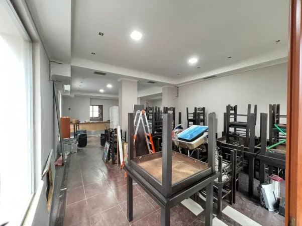 Tirane, jepet me qera bar-resorant Kati 0, 100 m² 2.090 € (Bulevardi Bajram Curri)