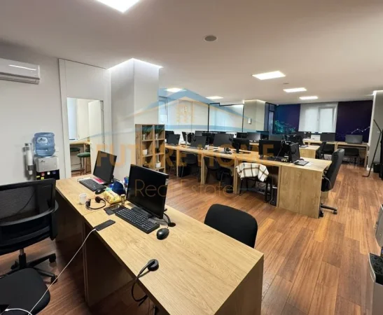 Tirane, jepet me qera zyre Kati 1, 130 m² 1.700 € (Shallvaret)
