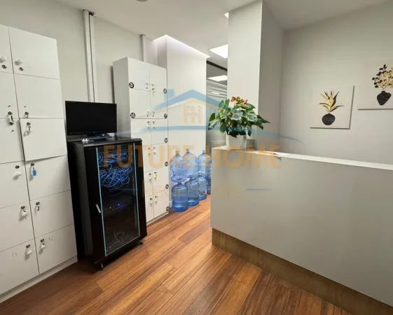 Tirane, jepet me qera zyre Kati 1, 130 m² 1.700 € (Shallvaret)