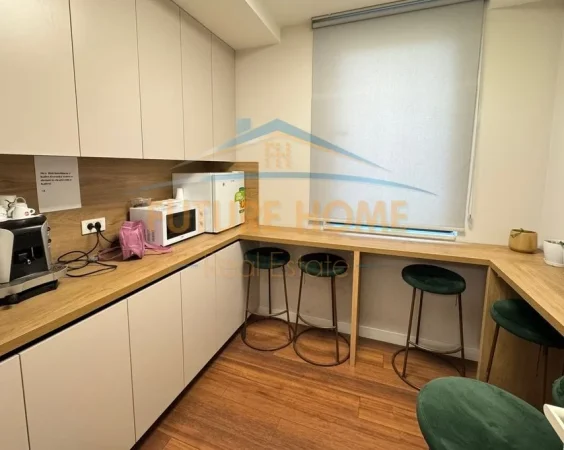 Tirane, jepet me qera zyre Kati 1, 130 m² 1.700 € (Shallvaret)