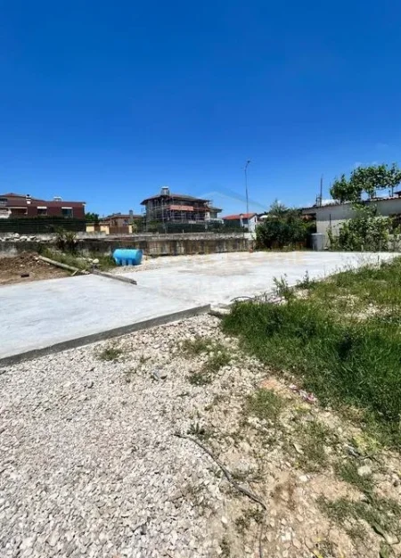 Tirane, jepet me qera ambjent biznesi Kati 0, 1.240 m² 800 € (Rrethrrotullimi i saukut)