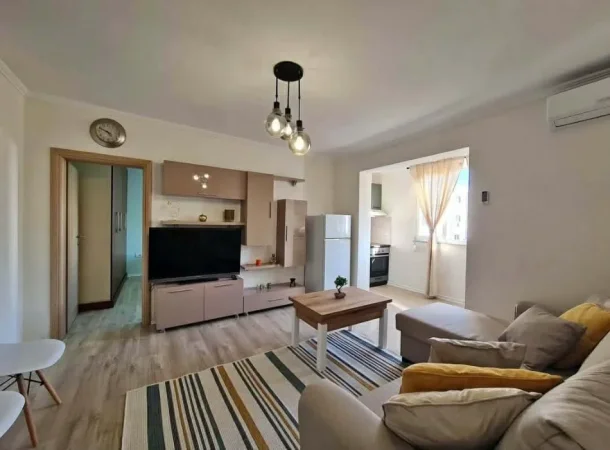 Tirane, shitet nga Pronari, pa-komision apartament 1+1+Ballkon Kati 3, 45 m² 90.000 € (rruga ali demi)