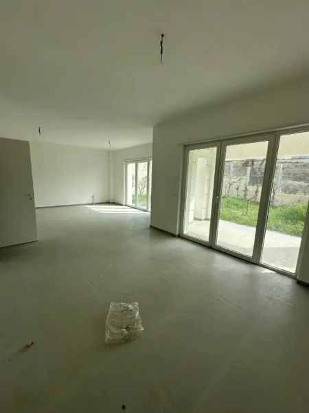 Shqiperi, shitet Vile 5+1 Kati 3, 352 m² 1.050.000 € (TEG COLLINA VERDE)