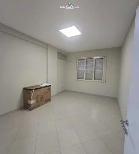 Tirane, jepet me qera zyre Kati 3, 140 m² 1.100 € (Rruga Karl Gega)