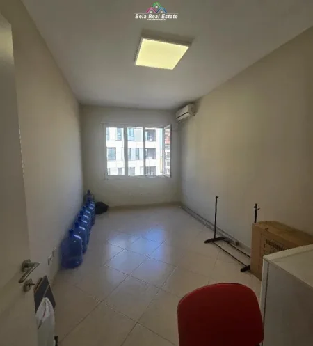 Tirane, jepet me qera zyre Kati 3, 140 m² 1.100 € (Rruga Karl Gega)