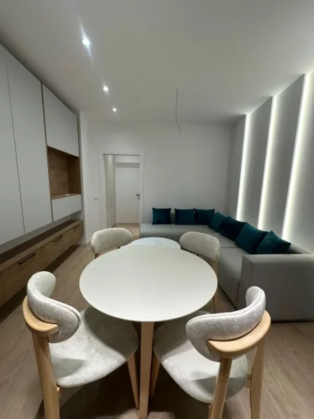 Tirane, jepet me qera apartament 1+1 Kati 1, 70 m² 600 € (QENDER)