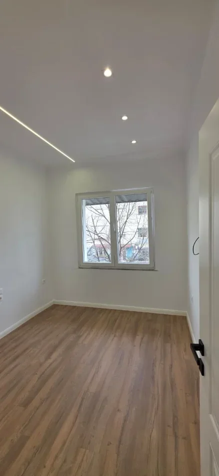 Tirane, shitet apartament 2+1+Ballkon Kati 3, 70 m² 148.000 € (Rruga Bardhyl)