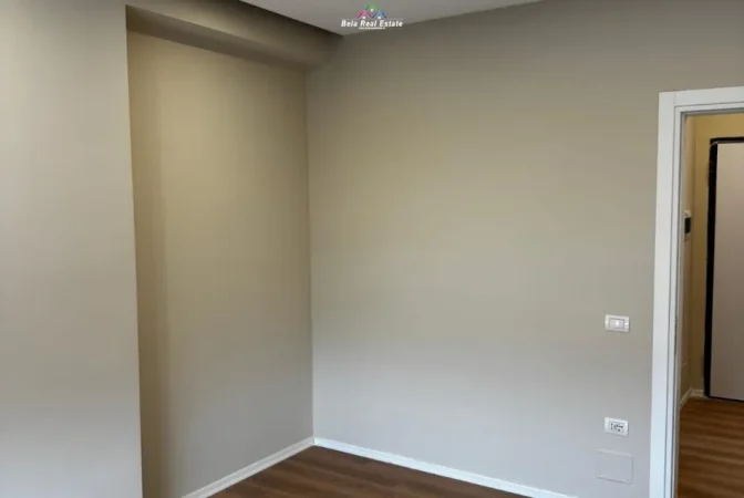 Tirane, jepet me qera zyre Kati 6, 65 m² 520 € (Rruga Sitki Cico)