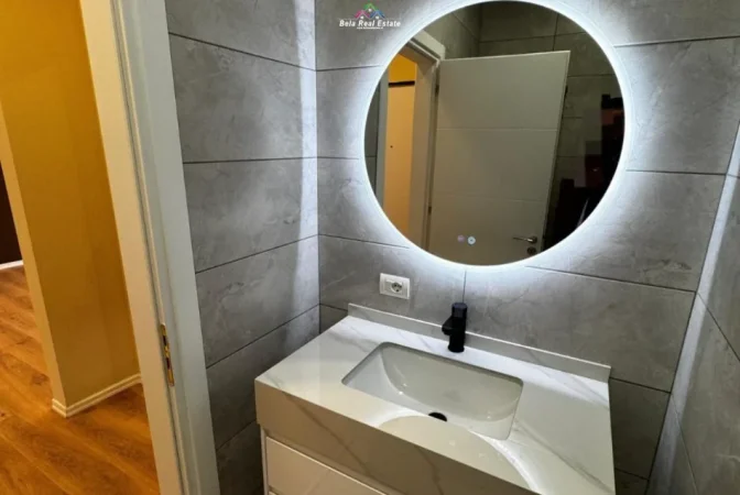 Tirane, jepet me qera zyre Kati 6, 65 m² 520 € (Rruga Sitki Cico)