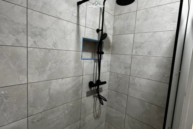 Tirane, jepet me qera zyre Kati 6, 65 m² 520 € (Rruga Sitki Cico)