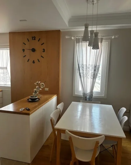 Tirane, jepet me qera apartament 3+1+Ballkon Kati 6, 155 m² 150,000 ALL (Kristal Center, Tirane)