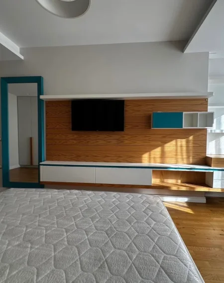 Tirane, jepet me qera apartament 3+1+Ballkon Kati 6, 155 m² 150,000 ALL (Kristal Center, Tirane)