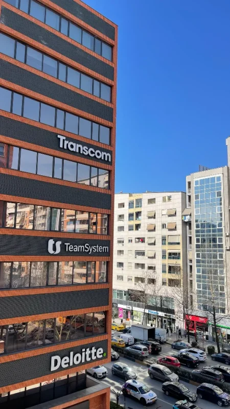 Tirane, jepet me qera bar-kafe Kati 0, 130 m² 850 € (Delijorgji)