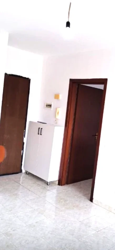 Jepet me qira apartament 1+1, 400 € tek Ish Fusha e Aviacionit