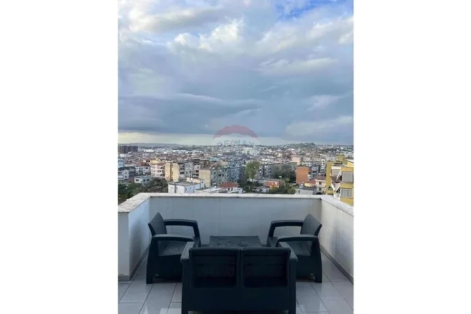 Tirane, jepet me qera apartament 2+1 , 90 m² 700 € (Shkolla e Bashkuar)