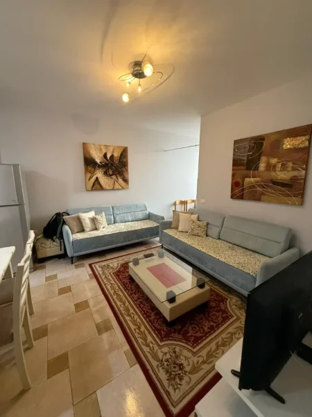 Tirane, jepet me qera apartament 1+1 Kati 8, 76 m²