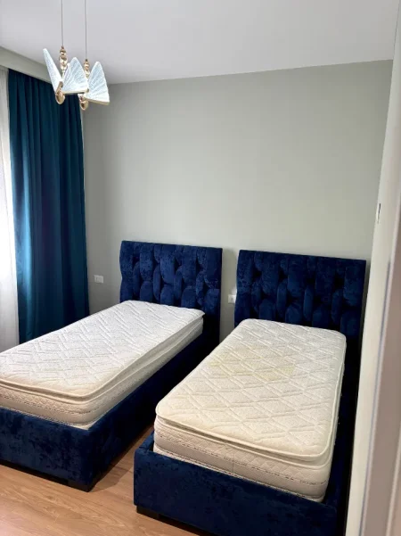 Tirane, jepet me qera apartament 2+1+Ballkon Kati 2, 135 m² 1.000 € (Rruga Panorama e Liqenit, Liqeni Farkës)
