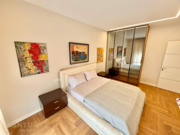 Tirane, jepet me qera apartament 2+1 Kati 5, 99 m² 1.150 € (Pazari i ri)